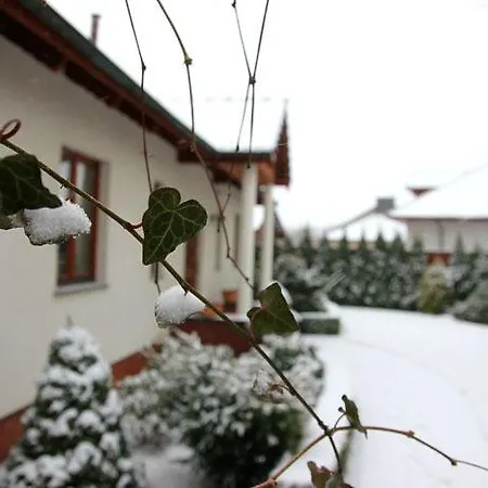 Dworek Nad Radunia Apartment