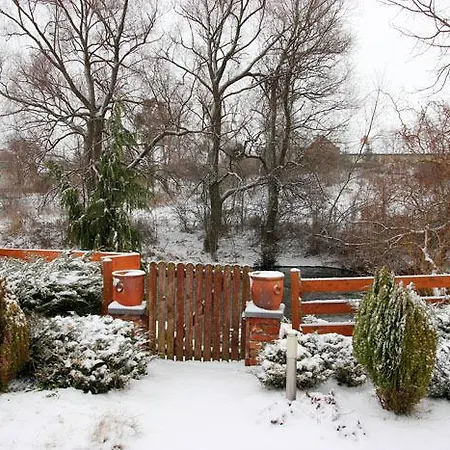 Dworek Nad Radunia Apartment *
