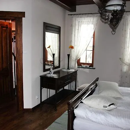Dworek Nad Radunia Apartment *